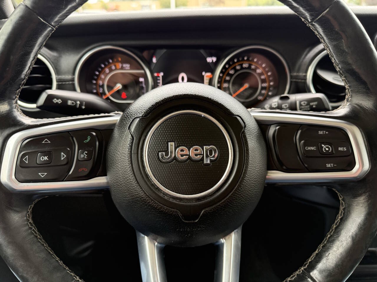 Used 2019 Jeep Wrangler Unlimited Sahara w/ Uconnect 4C Nav & Sound Group AWD/4WD image 23
