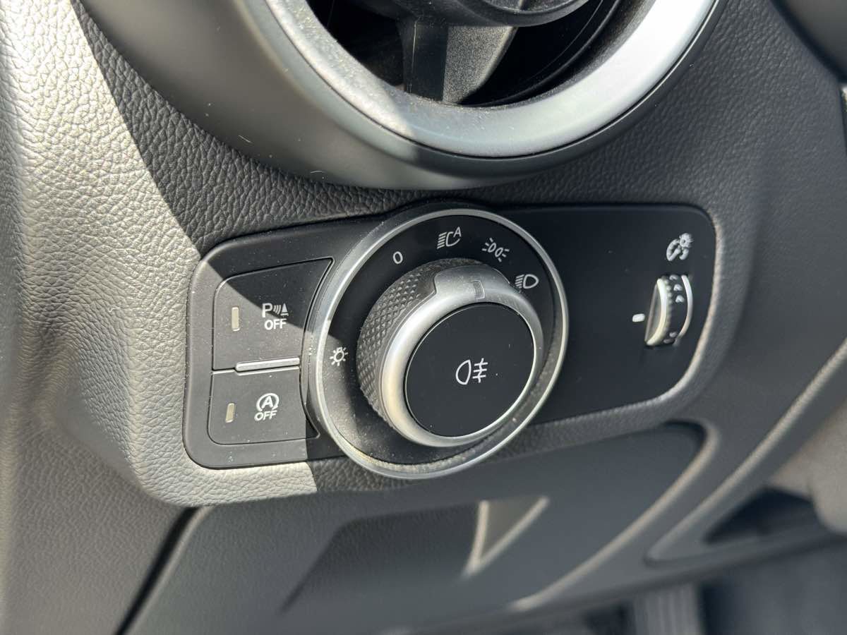 Used 2018 Alfa Romeo Stelvio Ti image 32