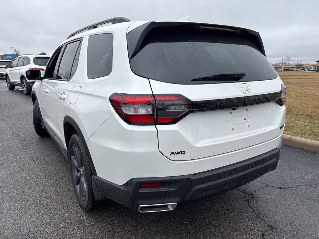 Used 2025 Honda Pilot Sport image 8