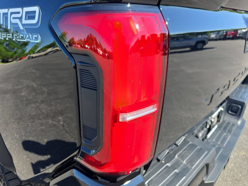 Used 2025 Toyota Tacoma TRD Off-Road w/ TRD Off Road Upgrade Package AWD/4WD image 36
