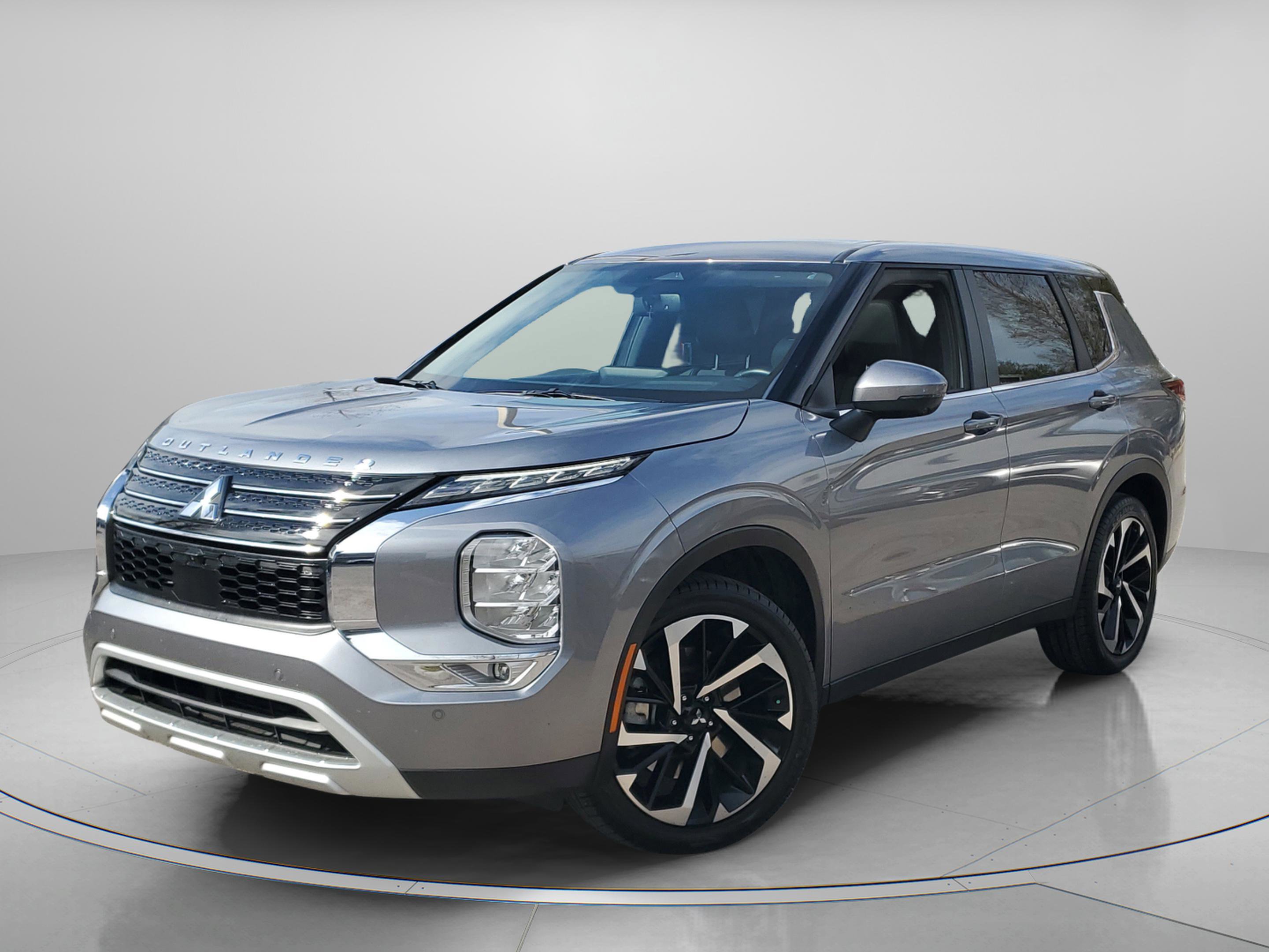 Used 2023 Mitsubishi Outlander SE Black Edition image 2