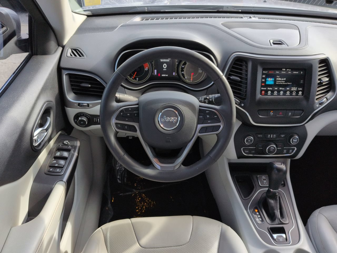 Used 2021 Jeep Cherokee Latitude Lux FWD image 15