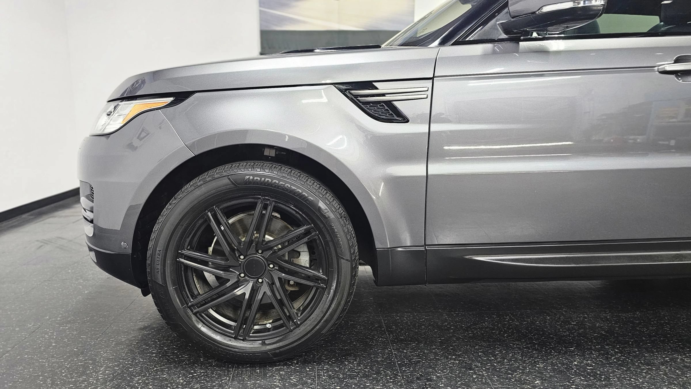 Used 2017 Land Rover Range Rover Sport SE AWD/4WD image 28