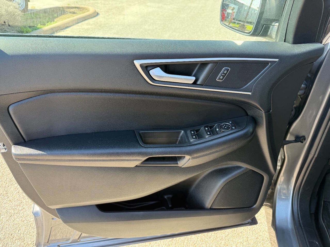 Used 2022 Ford Edge SEL w/ Cold Weather Package image 11