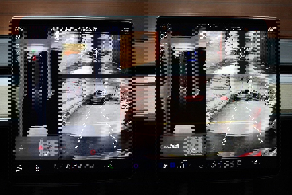 Used 2024 Tesla Model Y Performance image 12