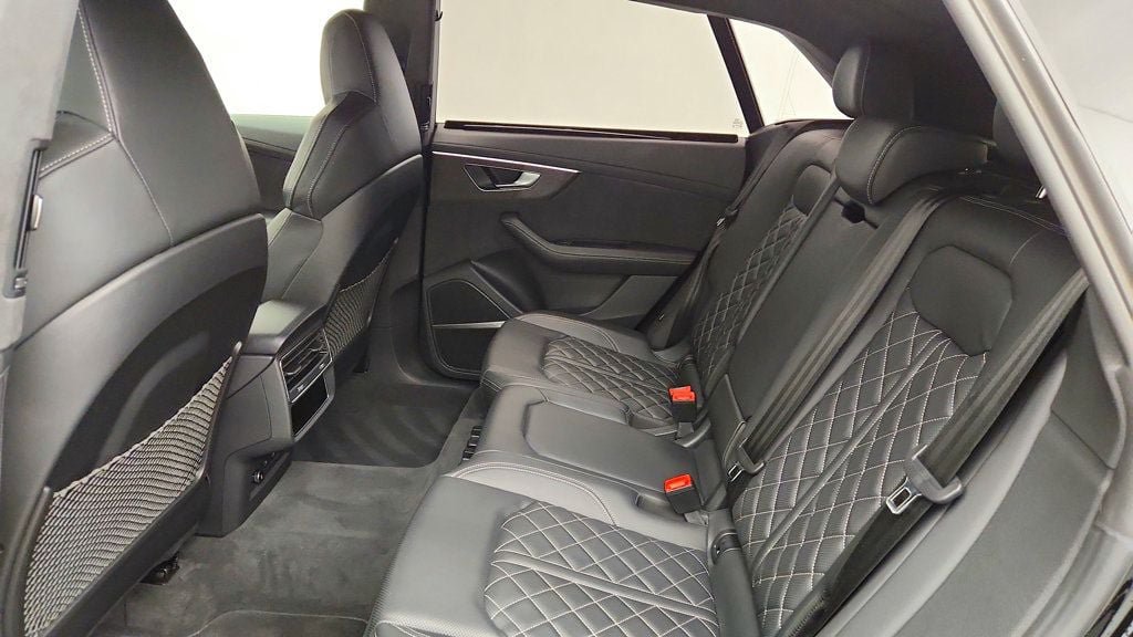 Used 2023 Audi SQ8 Prestige AWD/4WD image 21