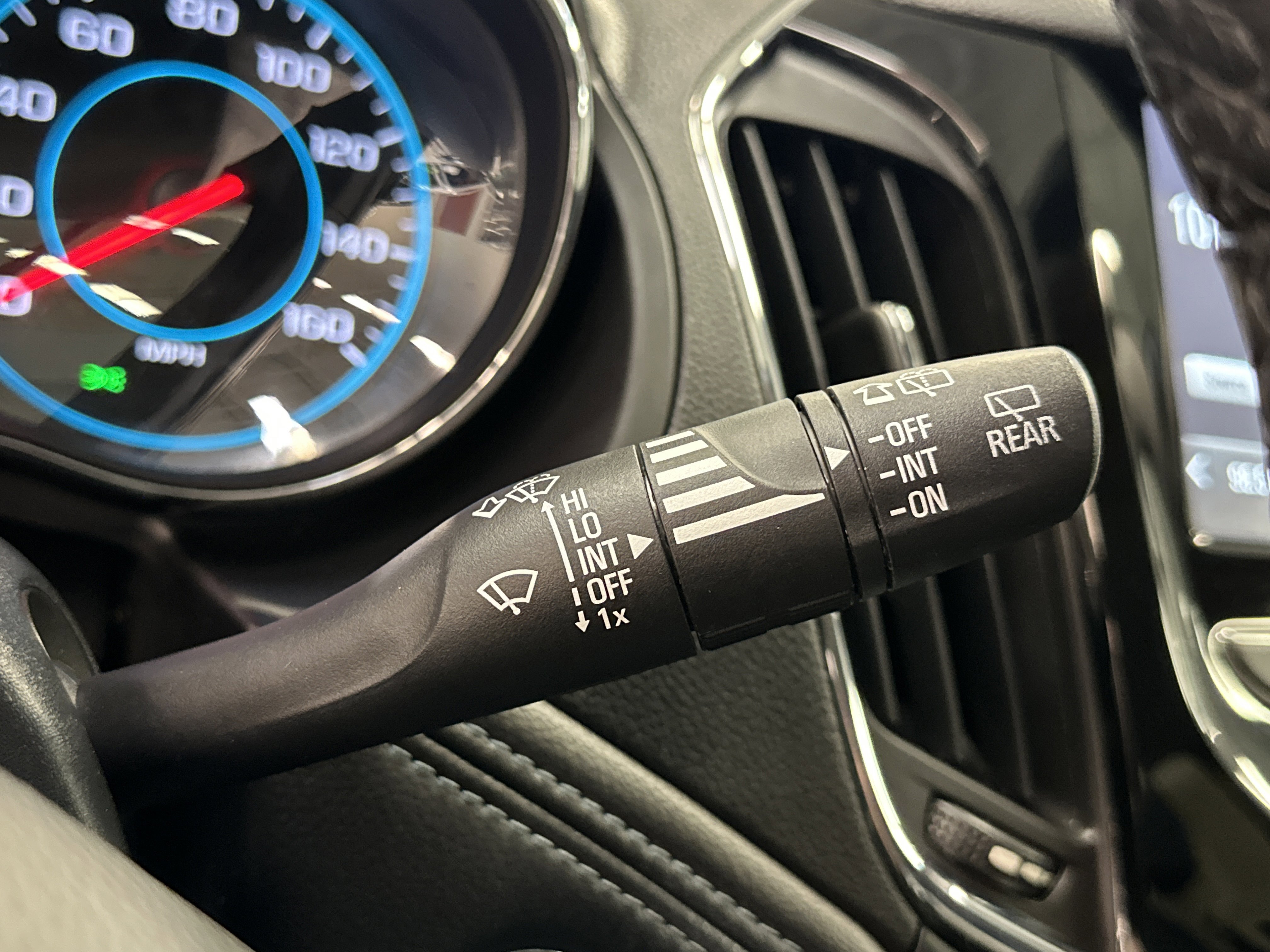 Used 2018 Chevrolet Cruze Premier image 34