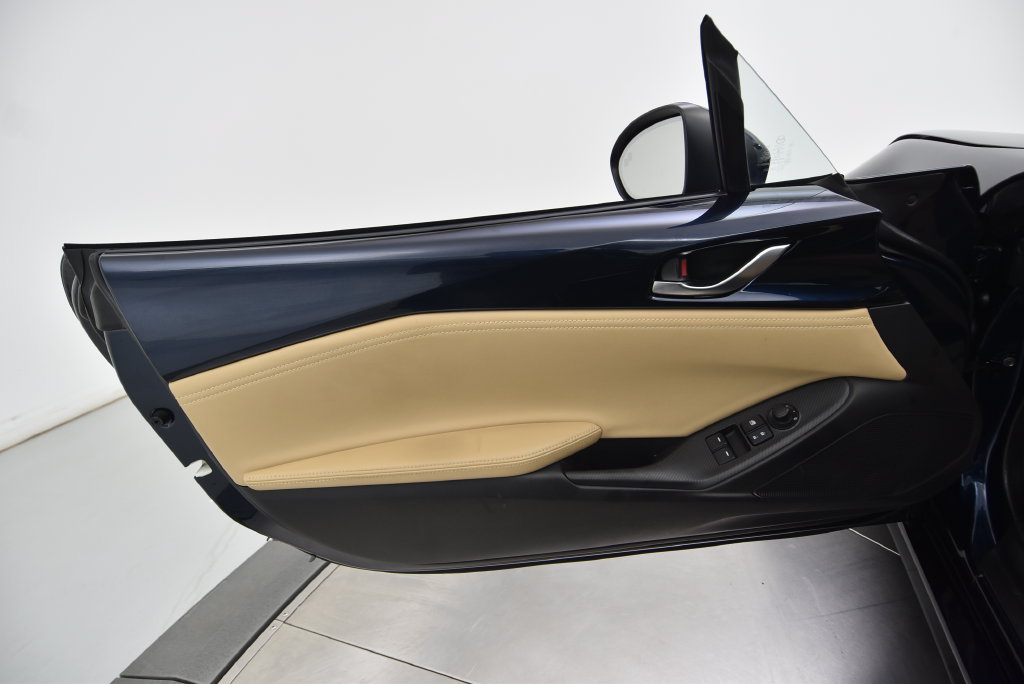 Certified 2025 MAZDA MX-5 Miata Grand Touring RWD image 39