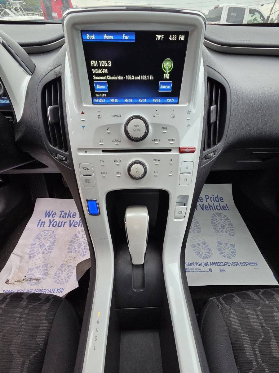 Used 2013 Chevrolet Volt FWD image 19