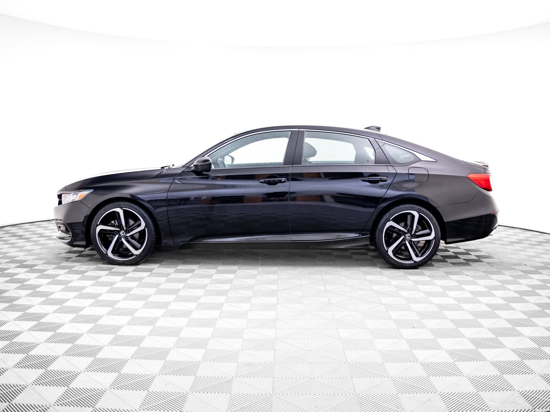 Used 2020 Honda Accord Sport image 2