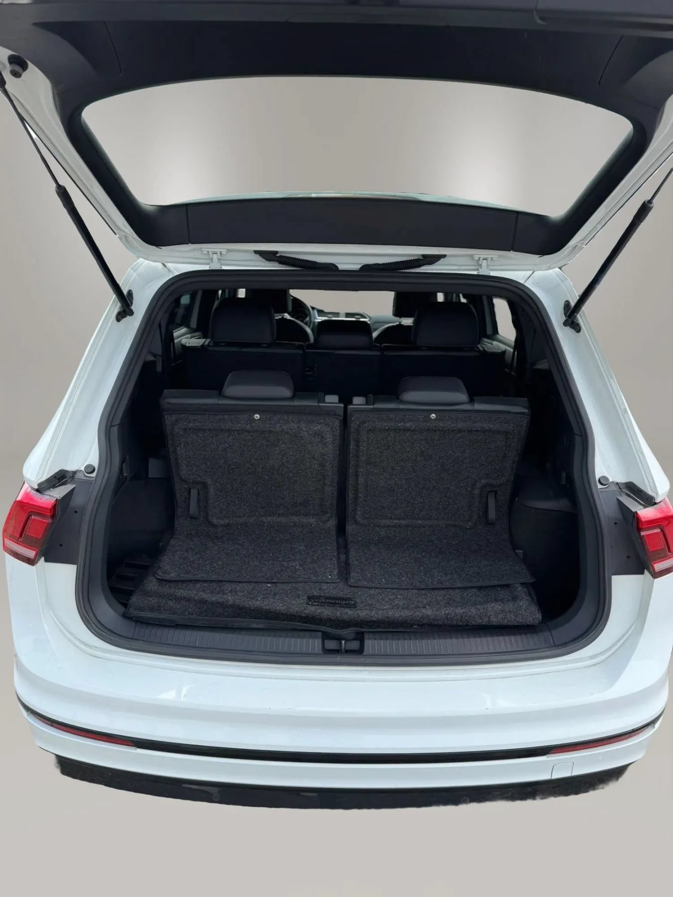 Used 2020 Volkswagen Tiguan SE R-Line w/ 3rd Row Seat Package AWD/4WD image 7
