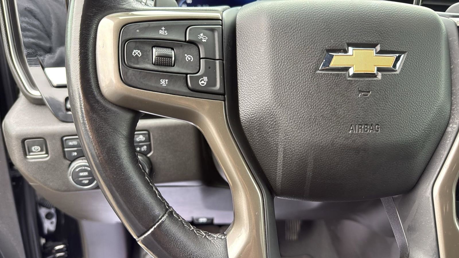 Used 2022 Chevrolet Silverado 1500 High Country w/ Technology Package image 17