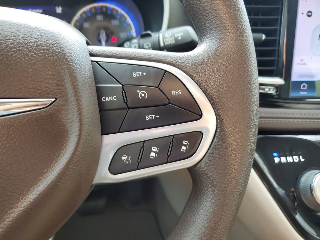 Used 2021 Chrysler Pacifica Touring image 21