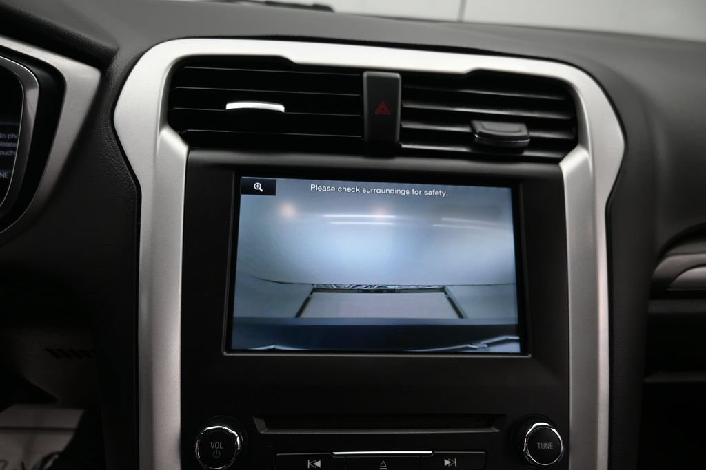 Used 2016 Ford Fusion SE FWD image 18