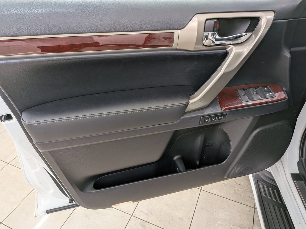 Used 2018 Lexus GX 460 Luxury w/ Preferred Accessory Package AWD/4WD image 15