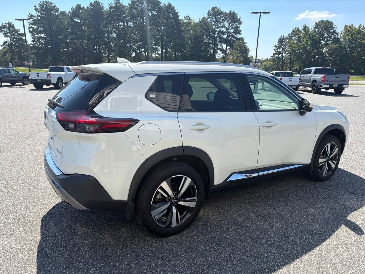 Used 2023 Nissan Rogue SL AWD/4WD image 10