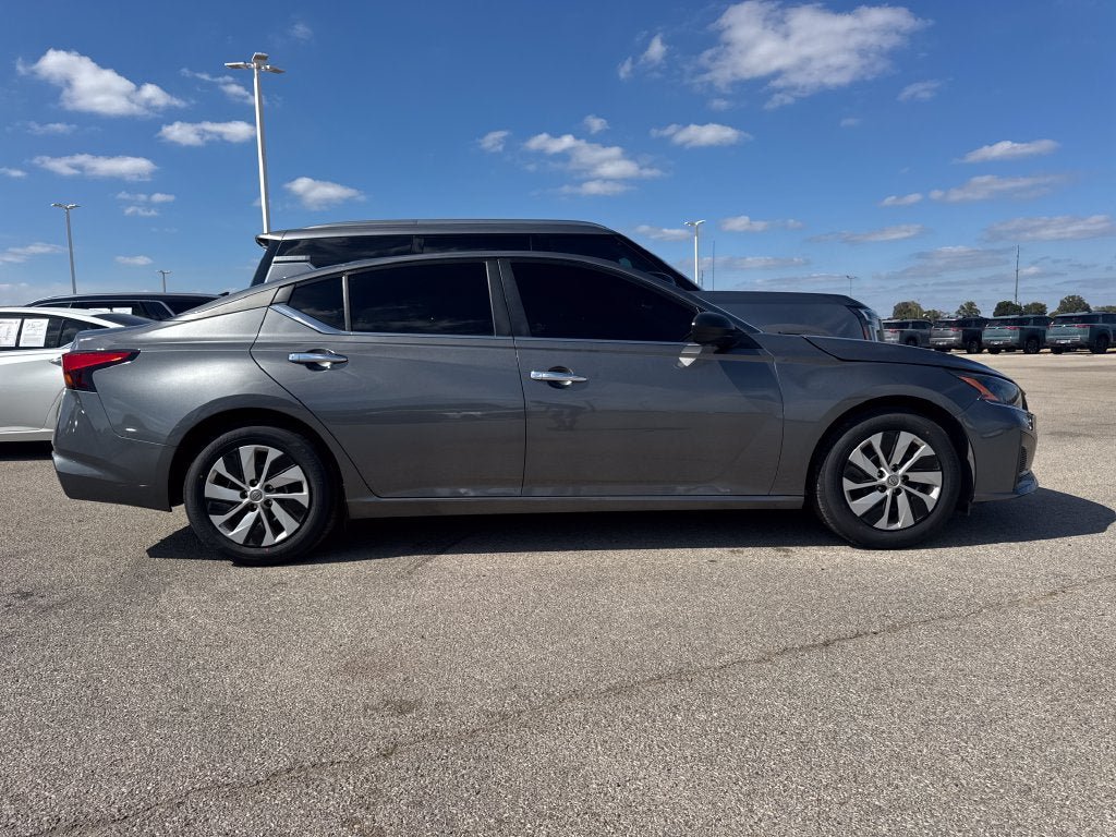Used 2025 Nissan Altima 2.5 S FWD image 6