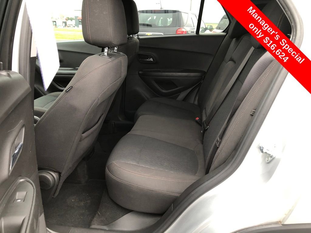 Used 2022 Chevrolet Trax LS w/ Tint and Cruise Package image 17