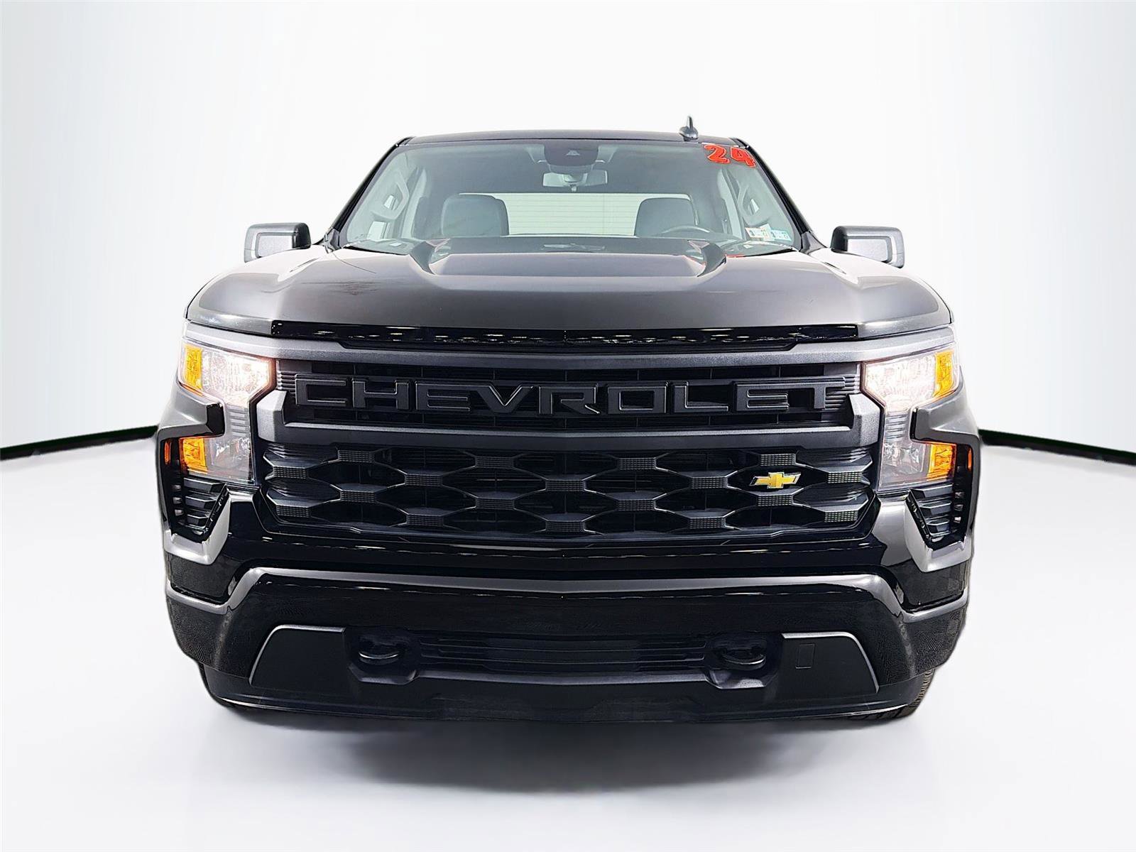Used 2024 Chevrolet Silverado 1500 Custom image 2