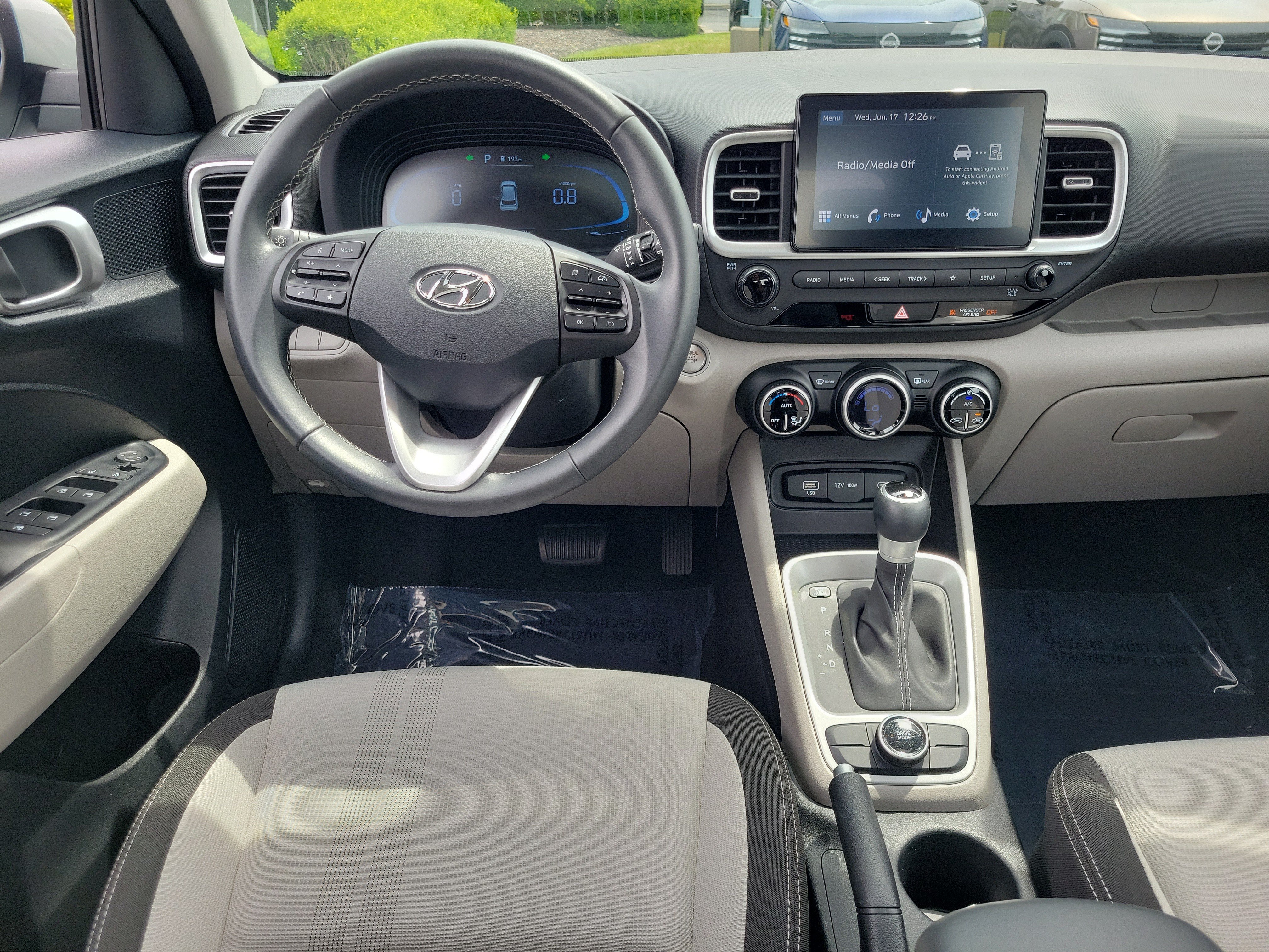 Used 2025 Hyundai Venue SEL FWD image 10