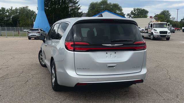 Used 2024 Chrysler Pacifica Limited FWD image 7
