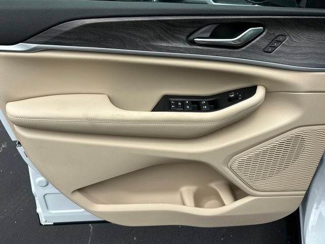 New 2026 Jeep Grand Cherokee L Limited AWD/4WD image 12