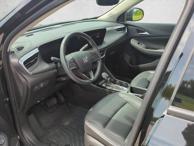 Used 2025 Buick Encore GX Avenir w/ Avenir Technology Package FWD image 9