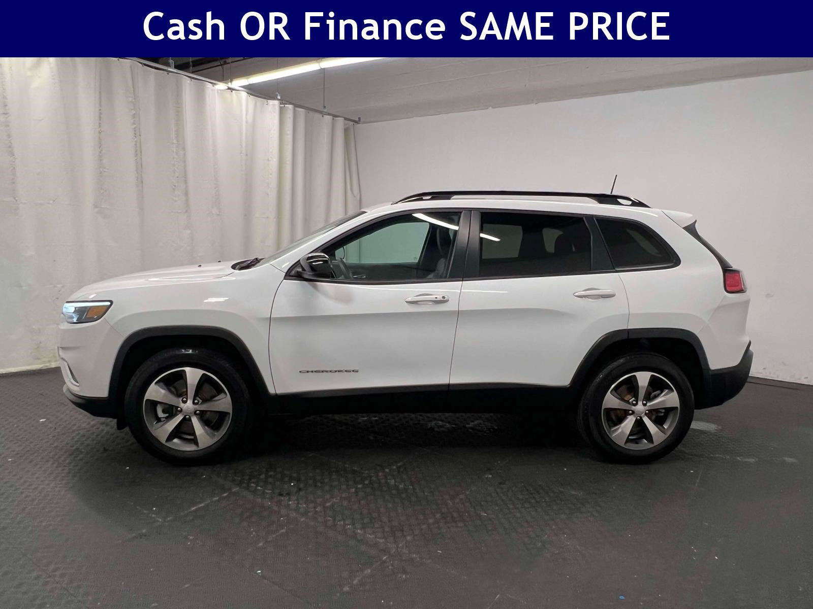 Certified 2022 Jeep Cherokee Limited AWD/4WD image 11