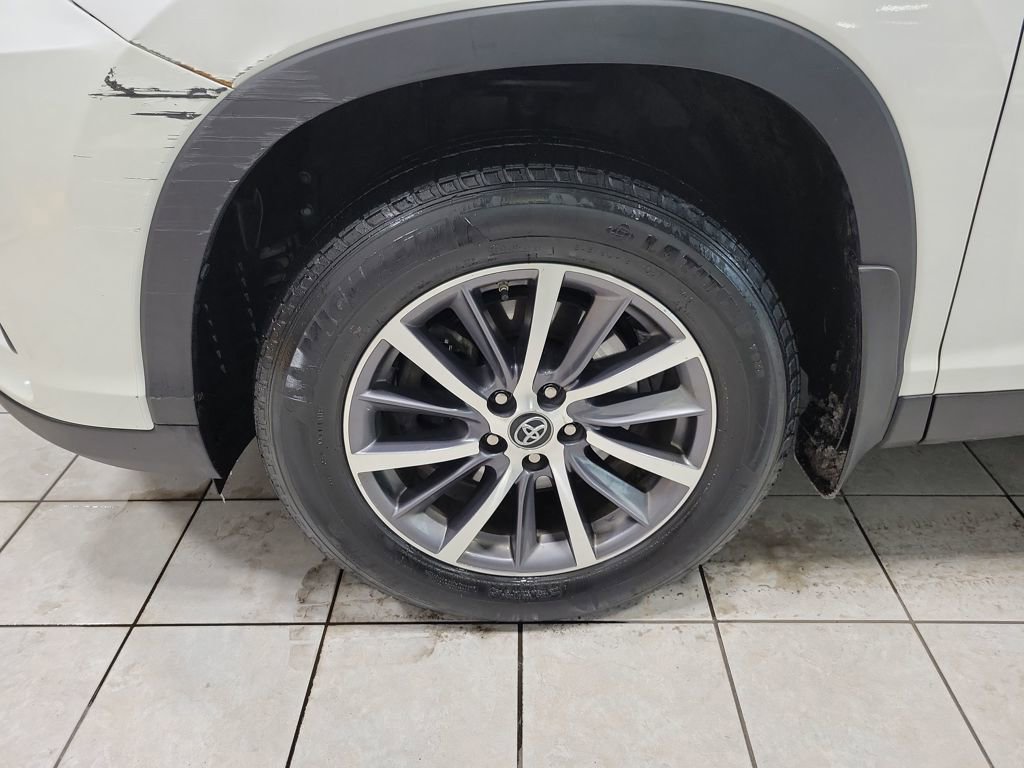 Used 2019 Toyota Highlander XLE image 47