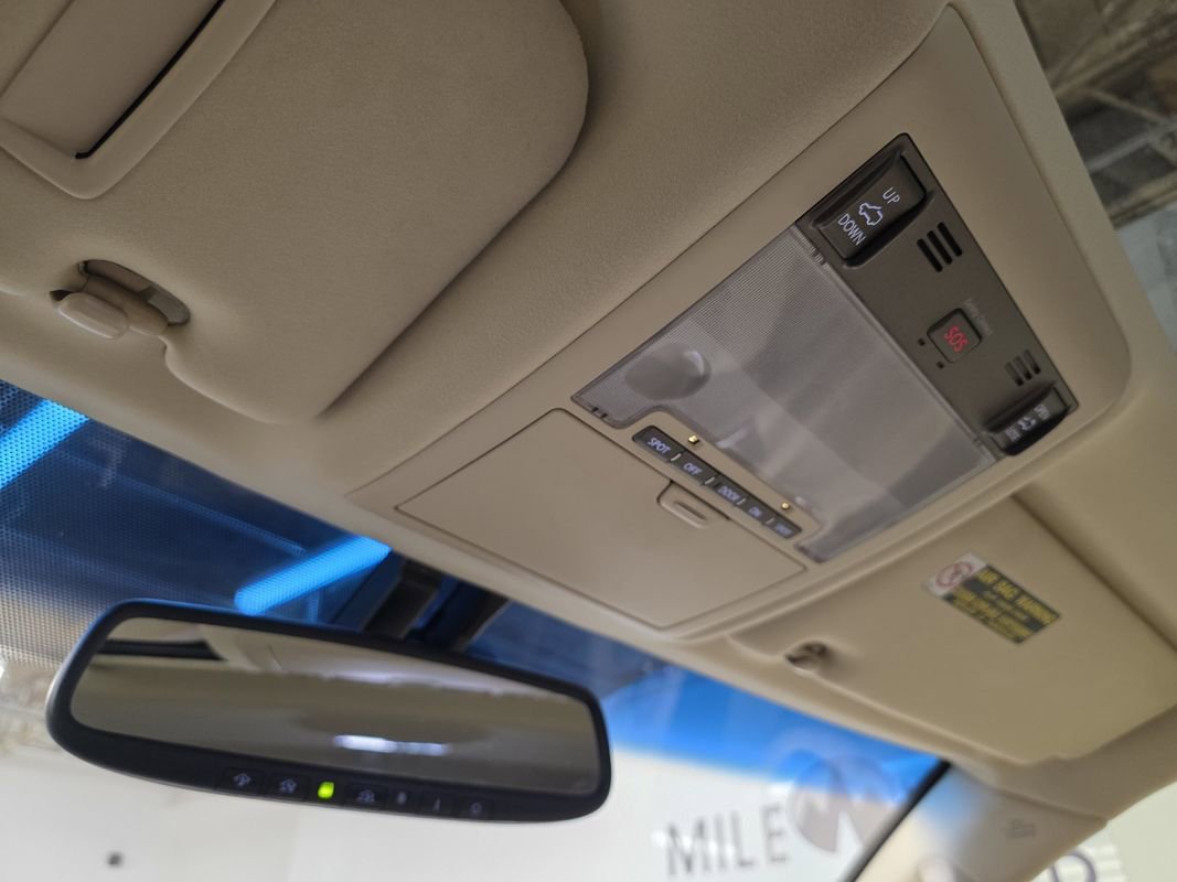 Used 2015 Lexus LX 570 4WD image 43