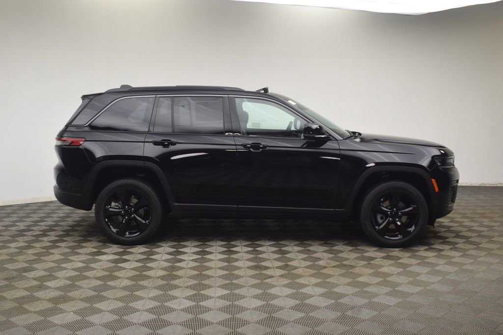 New 2026 Jeep Grand Cherokee Limited w/ Limited Altitude Package image 4