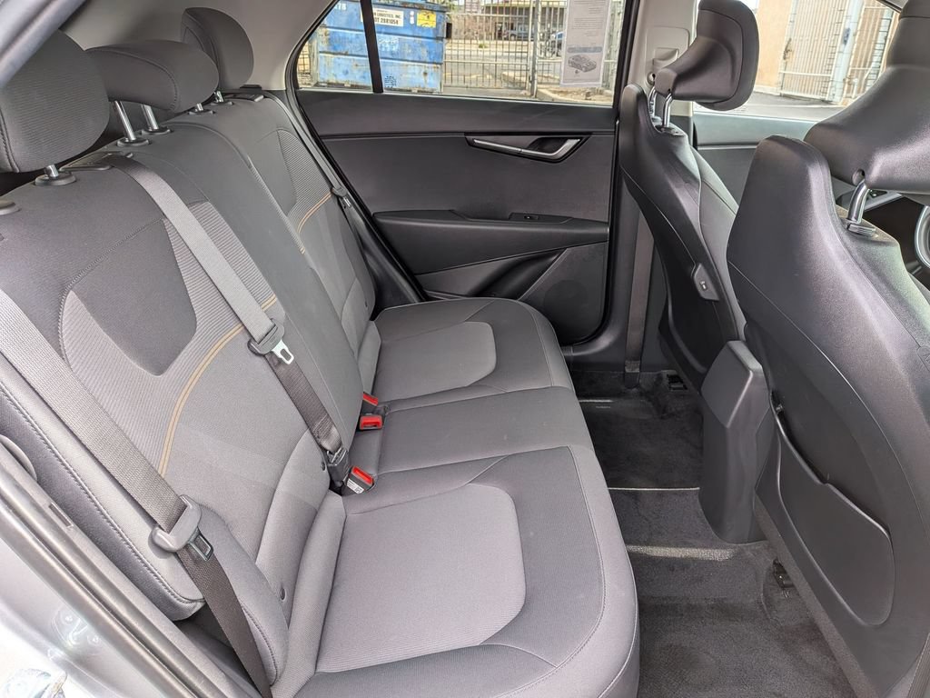 Used 2025 Kia Niro LX FWD image 29