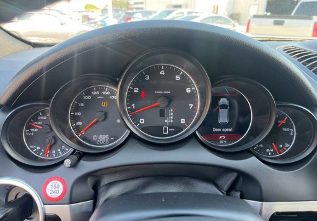 Used 2012 Porsche Cayenne image 21