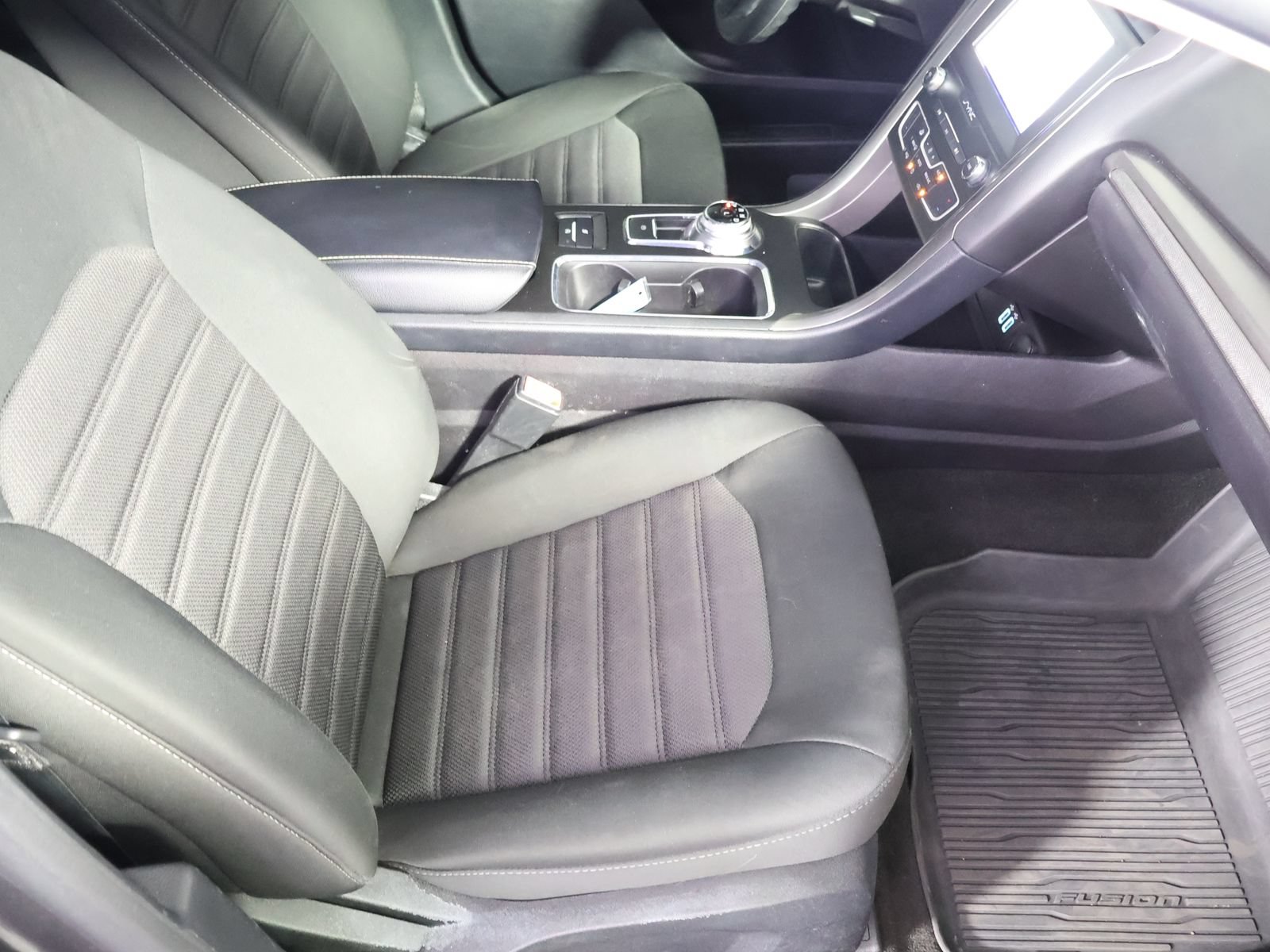 Used 2020 Ford Fusion SE FWD image 47