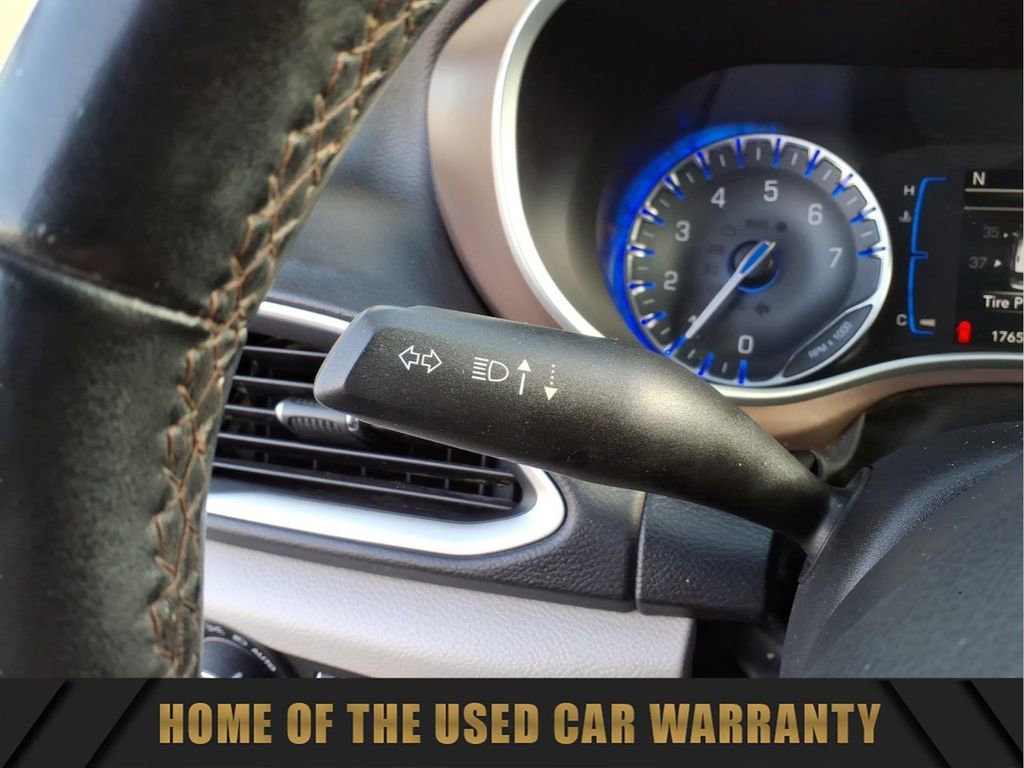 Used 2017 Chrysler Pacifica Touring-L image 22