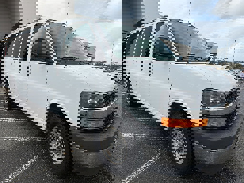 Used 2017 Chevrolet Express 3500 LT w/ LT Preferred Equipment Group image 3