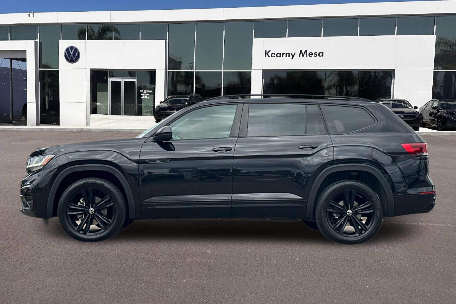 Used 2023 Volkswagen Atlas SEL R-Line AWD/4WD image 7
