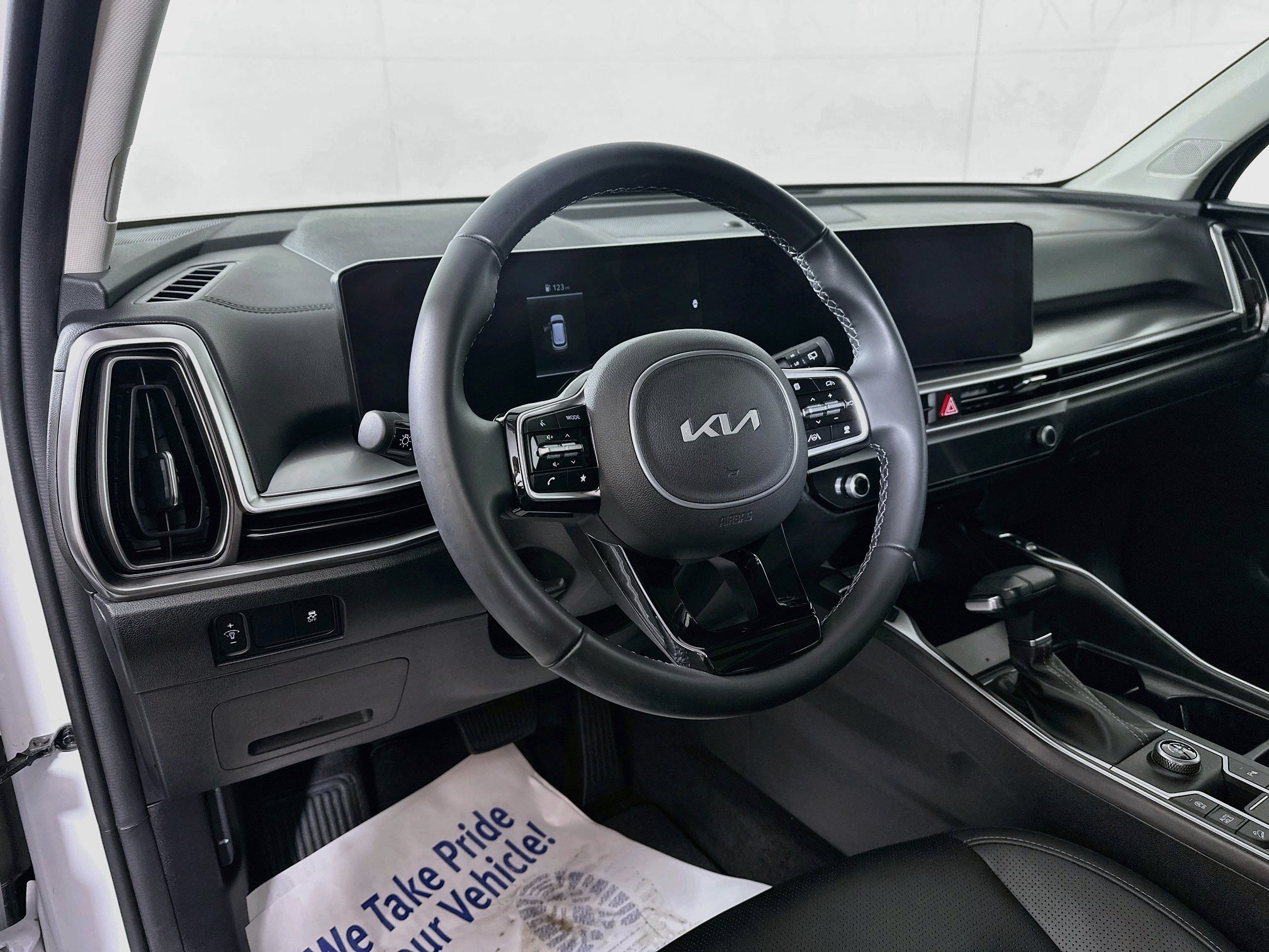 Certified 2025 Kia Sorento S w/ Panoramic Sunroof Package FWD image 9