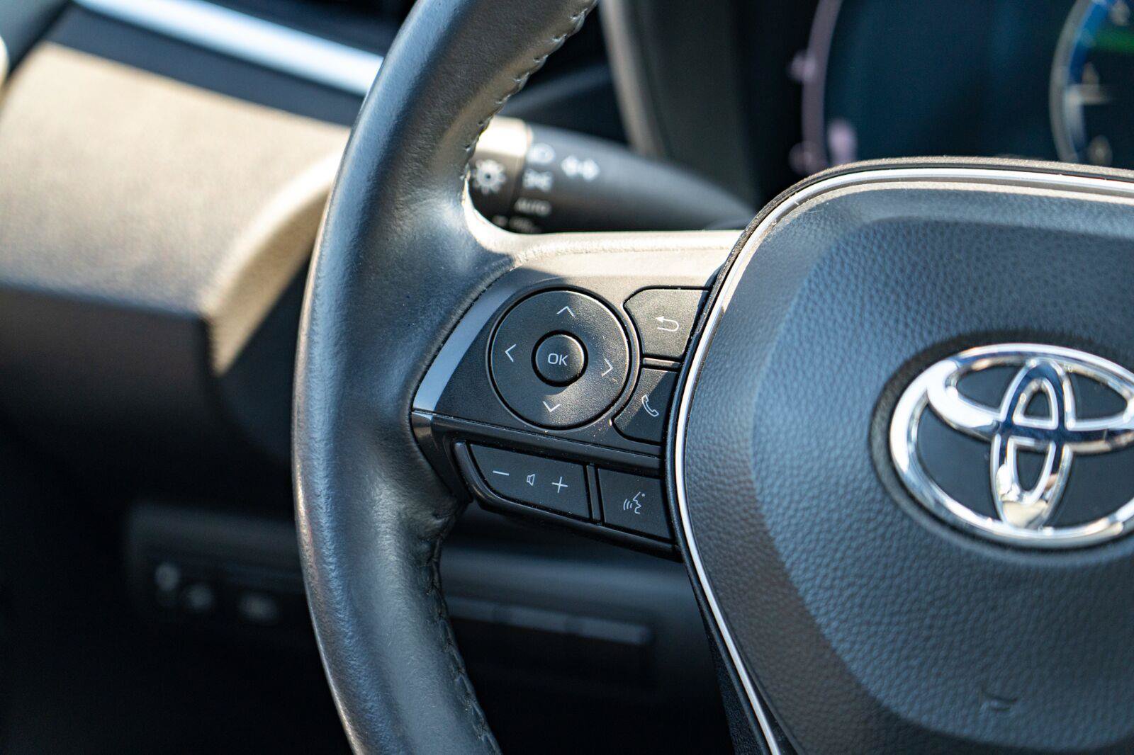 Used 2024 Toyota Corolla XSE FWD image 18