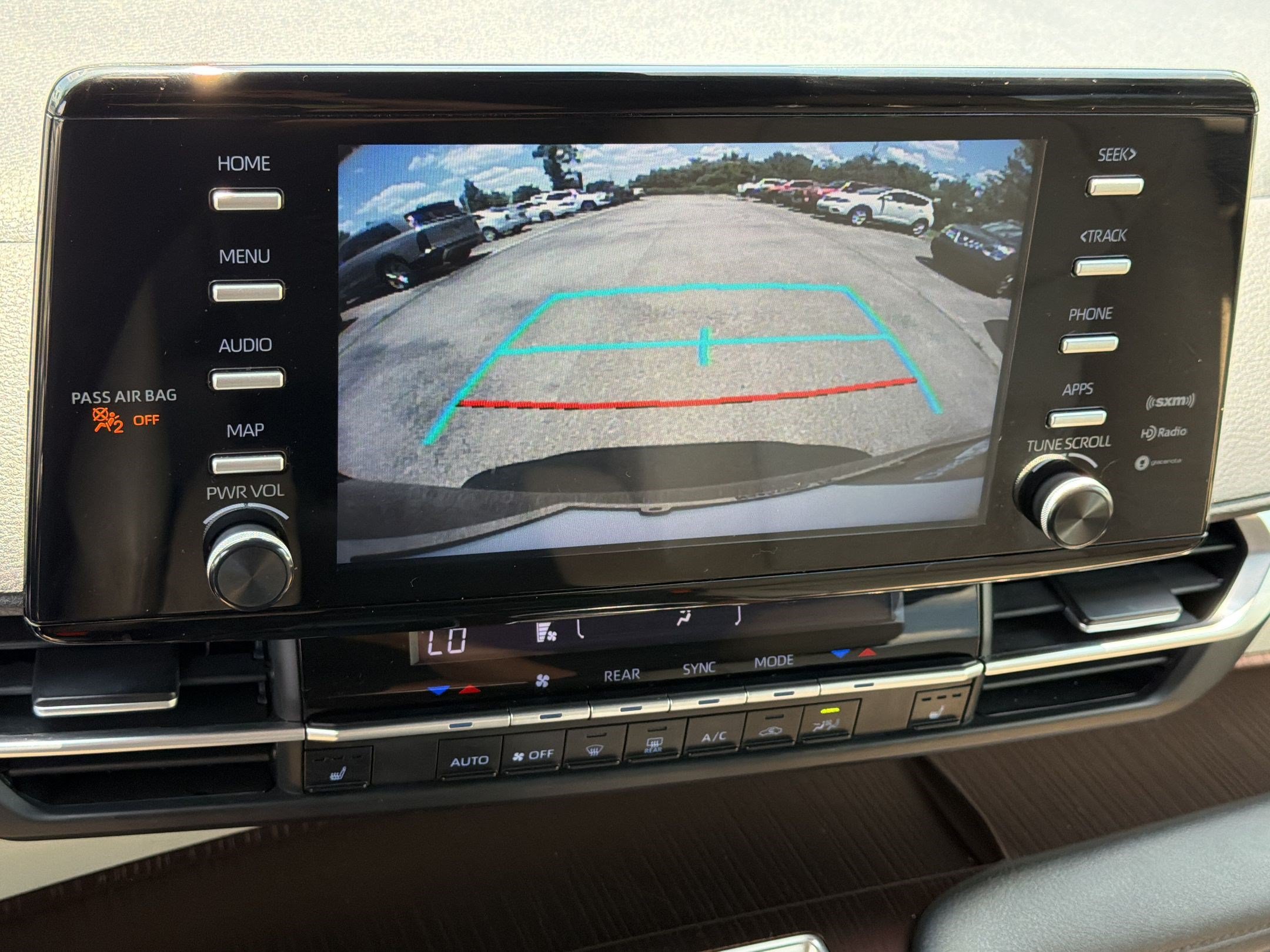 Used 2022 Toyota Sienna XLE FWD image 19