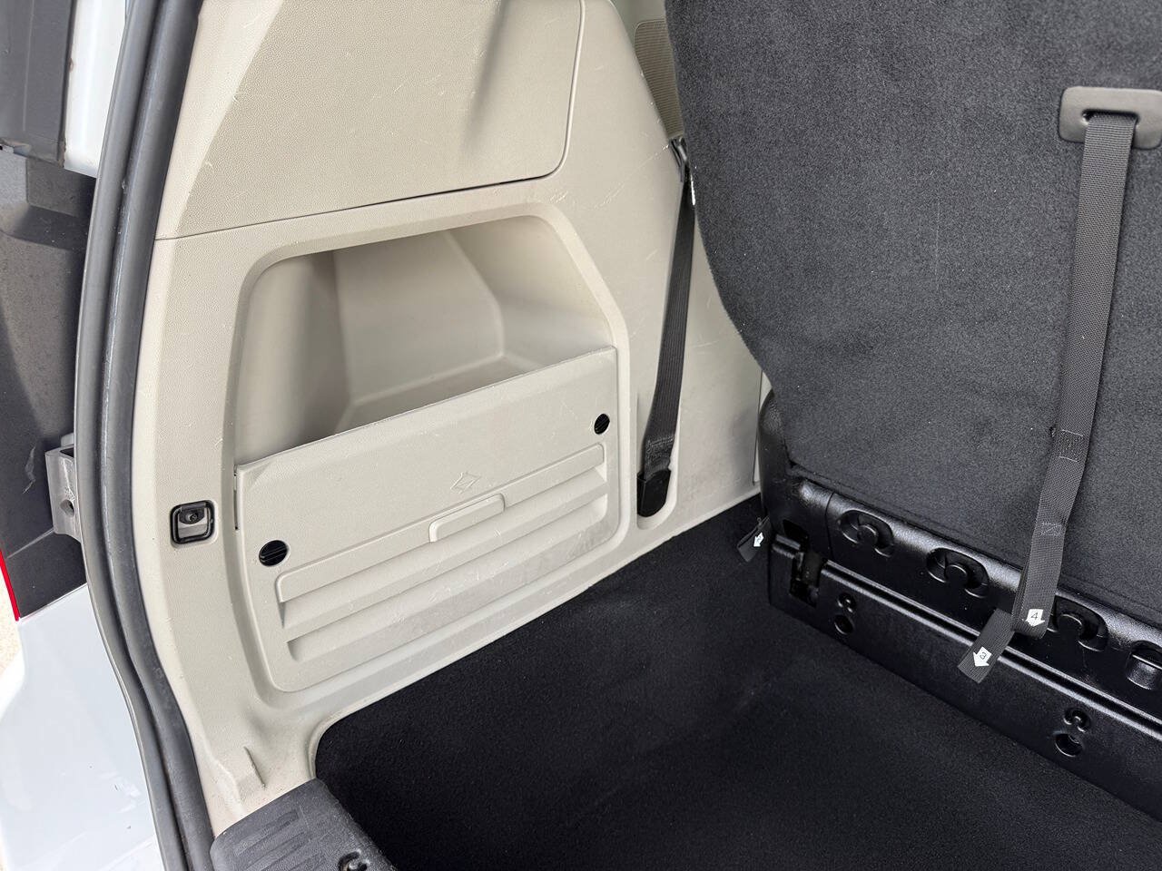 Used 2016 Dodge Grand Caravan SXT FWD image 28