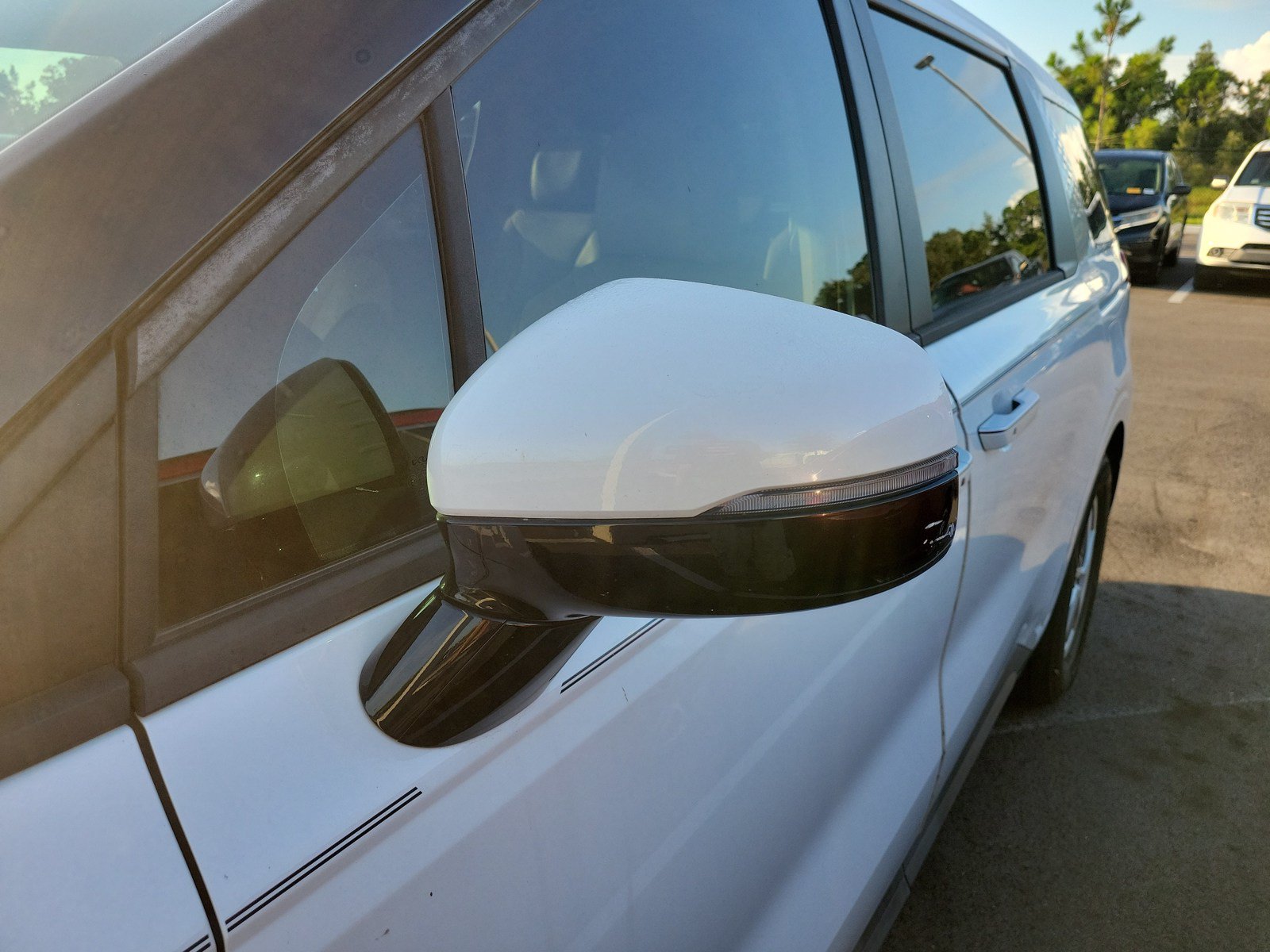 Used 2023 Kia Carnival LX FWD image 7