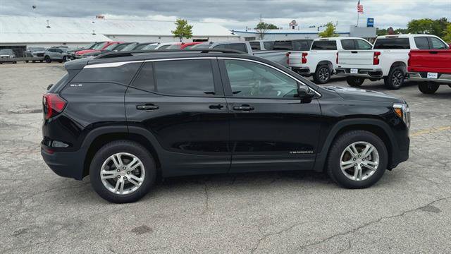 Certified 2022 GMC Terrain SLE w/ Driver Convenience Package AWD/4WD image 9