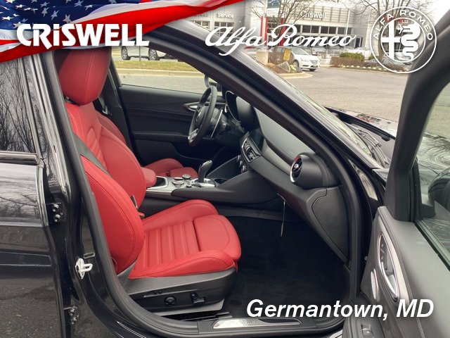 New 2025 Alfa Romeo Giulia AWD image 40