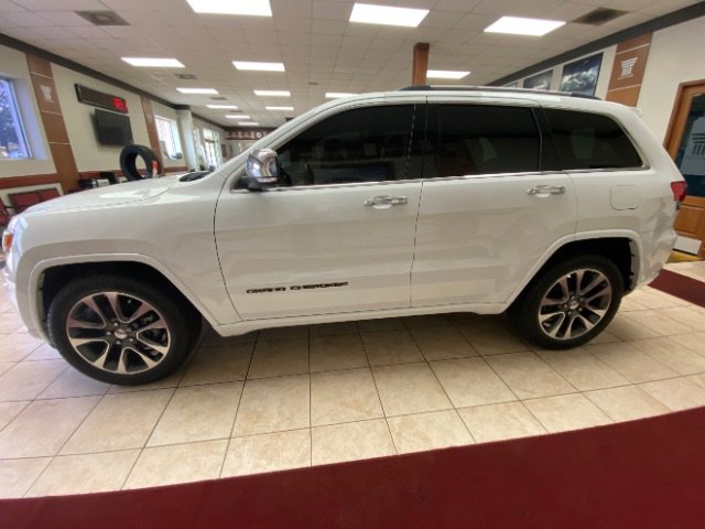 Used 2017 Jeep Grand Cherokee Overland RWD image 2