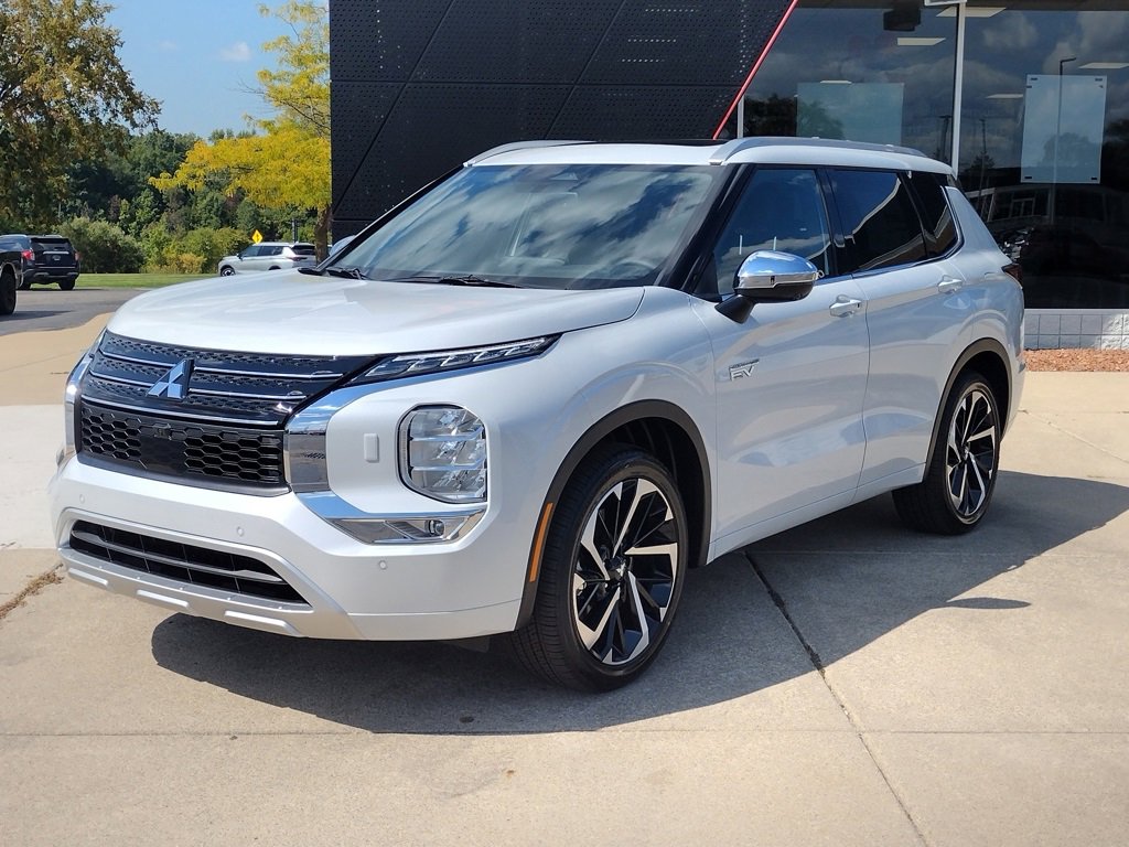 New 2025 Mitsubishi Outlander SEL image 1