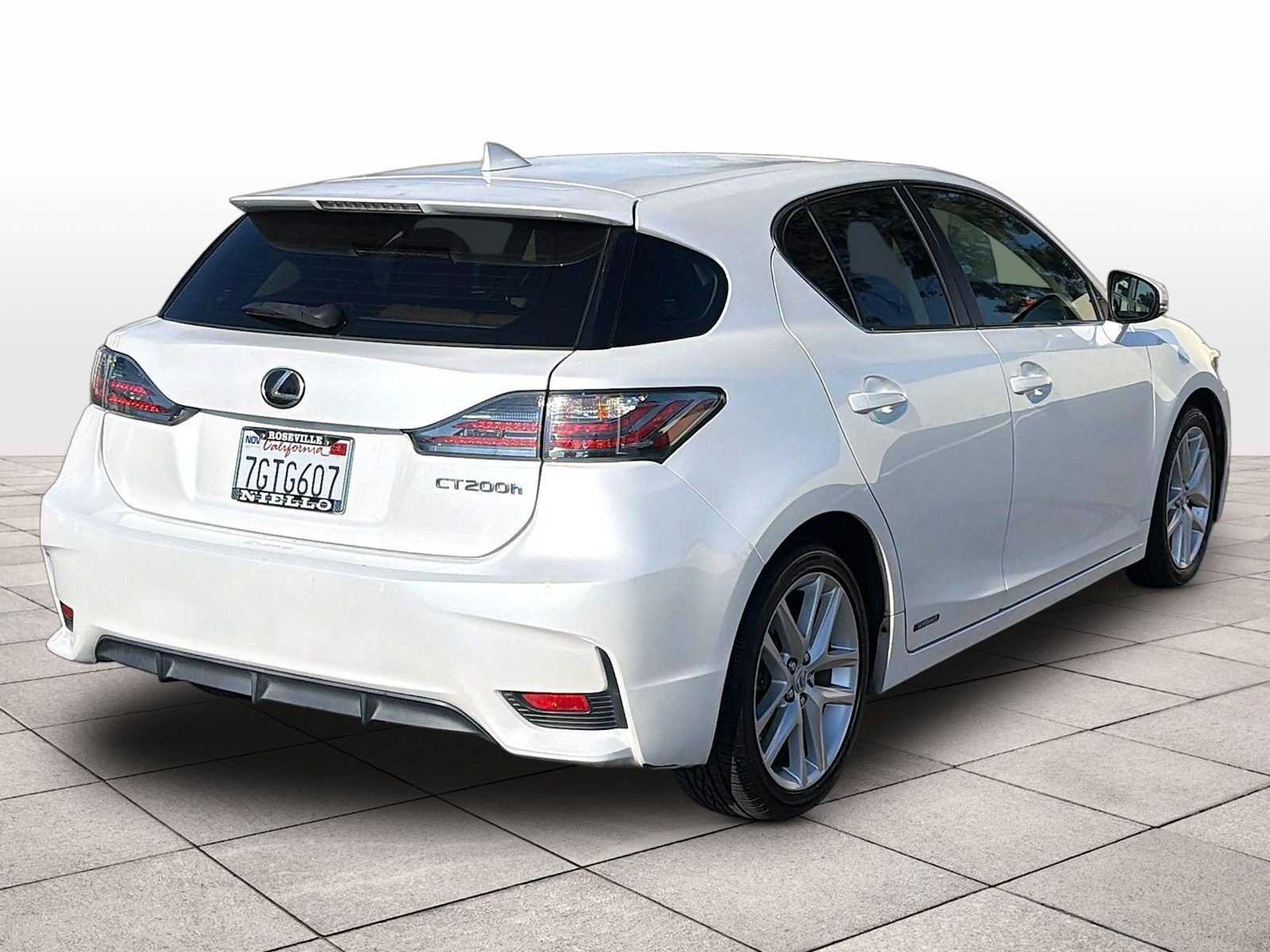 Used 2015 Lexus CT 200h FWD image 16