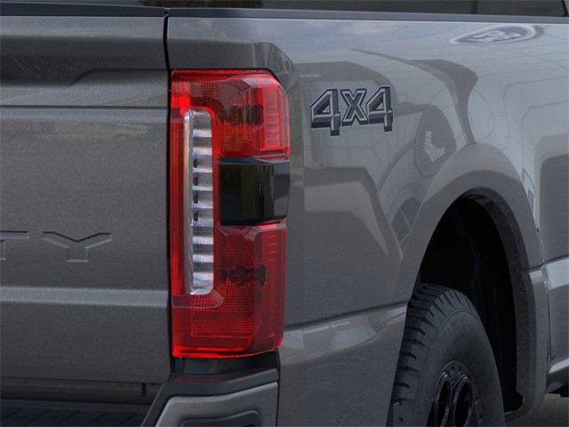 New 2026 Ford F250 Lariat w/ Black Appearance Package image 21