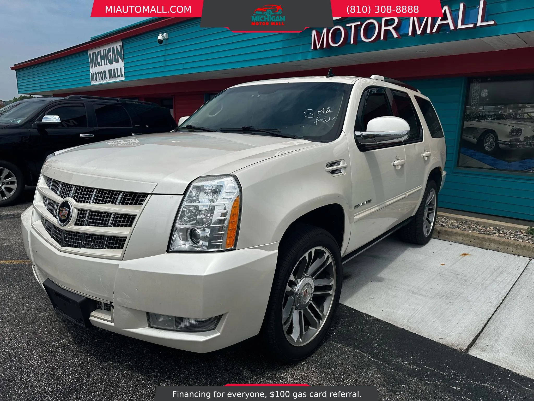 Used 2013 Cadillac Escalade Premium AWD/4WD image 1