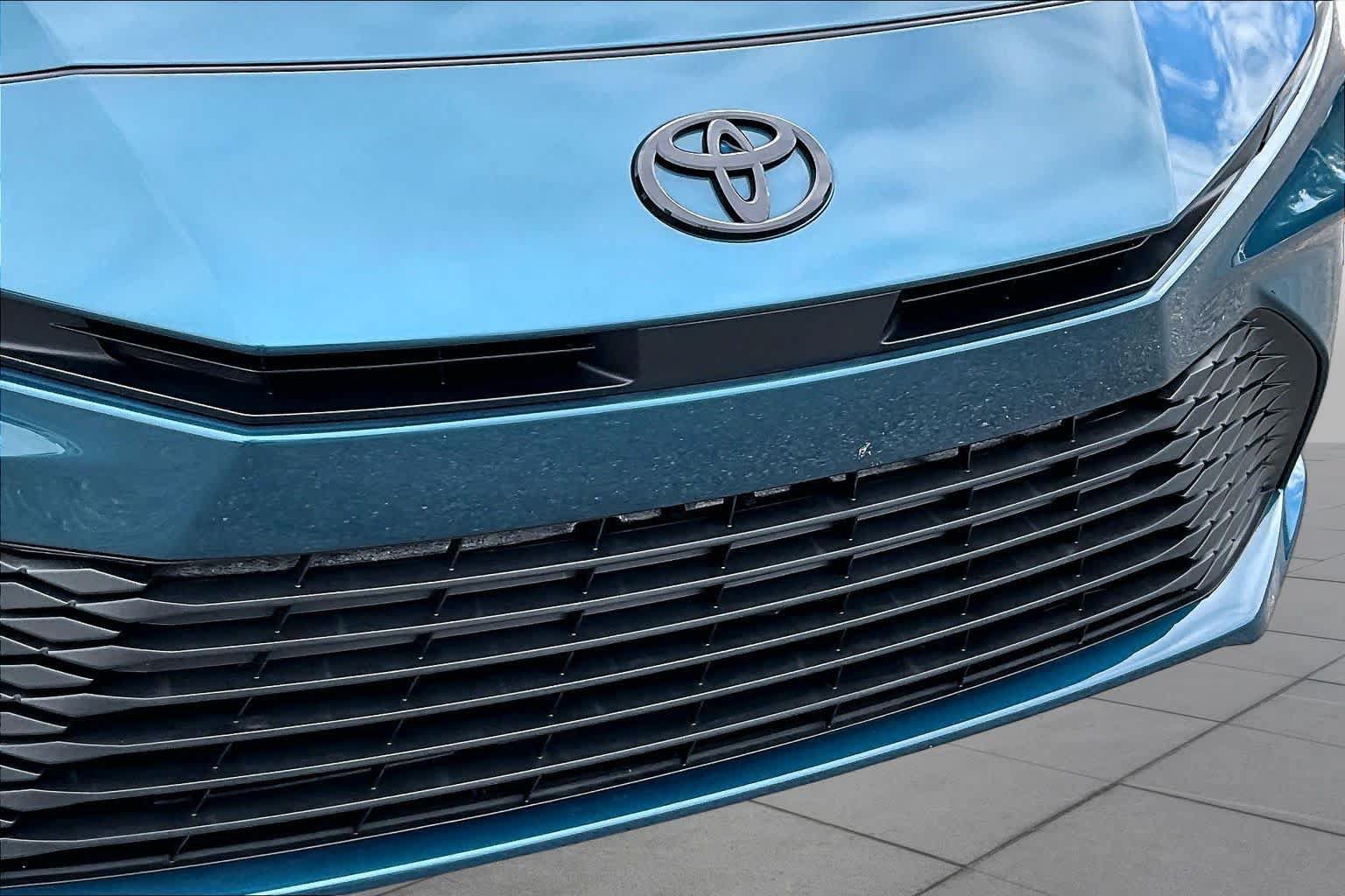 Used 2025 Toyota Camry LE FWD image 29